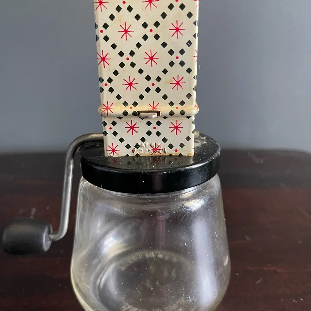 Androck nut and spice grinder vintage‎ starburst pattern